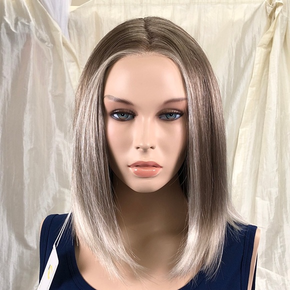 NWT Blond Straight Bob Lace Front Wig Average Size - Picture 3 of 8